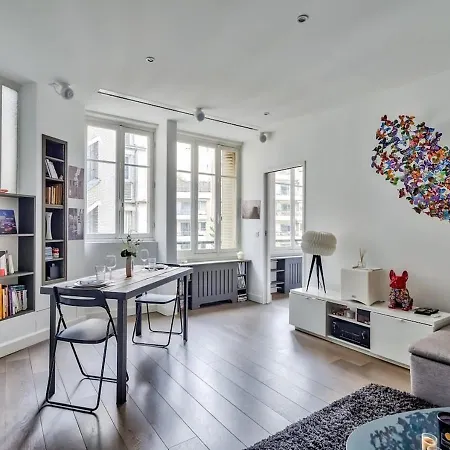 Bright & Modern Flat In Le Marais - An Ecoloflat Apartment